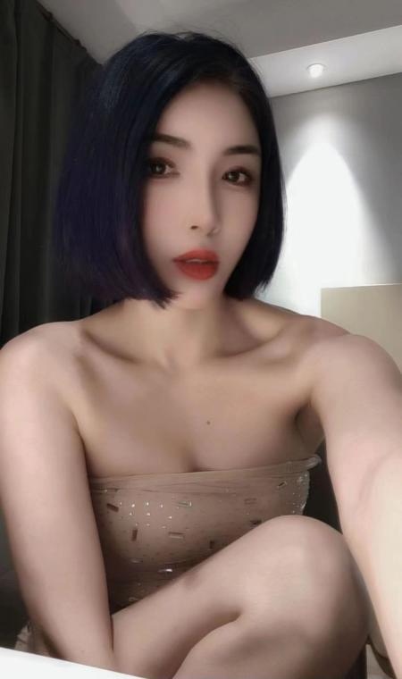 气质短发小姐姐