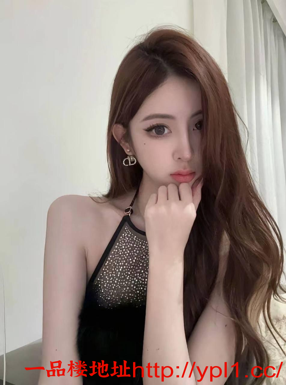 白虎粉嫩的小骚逼