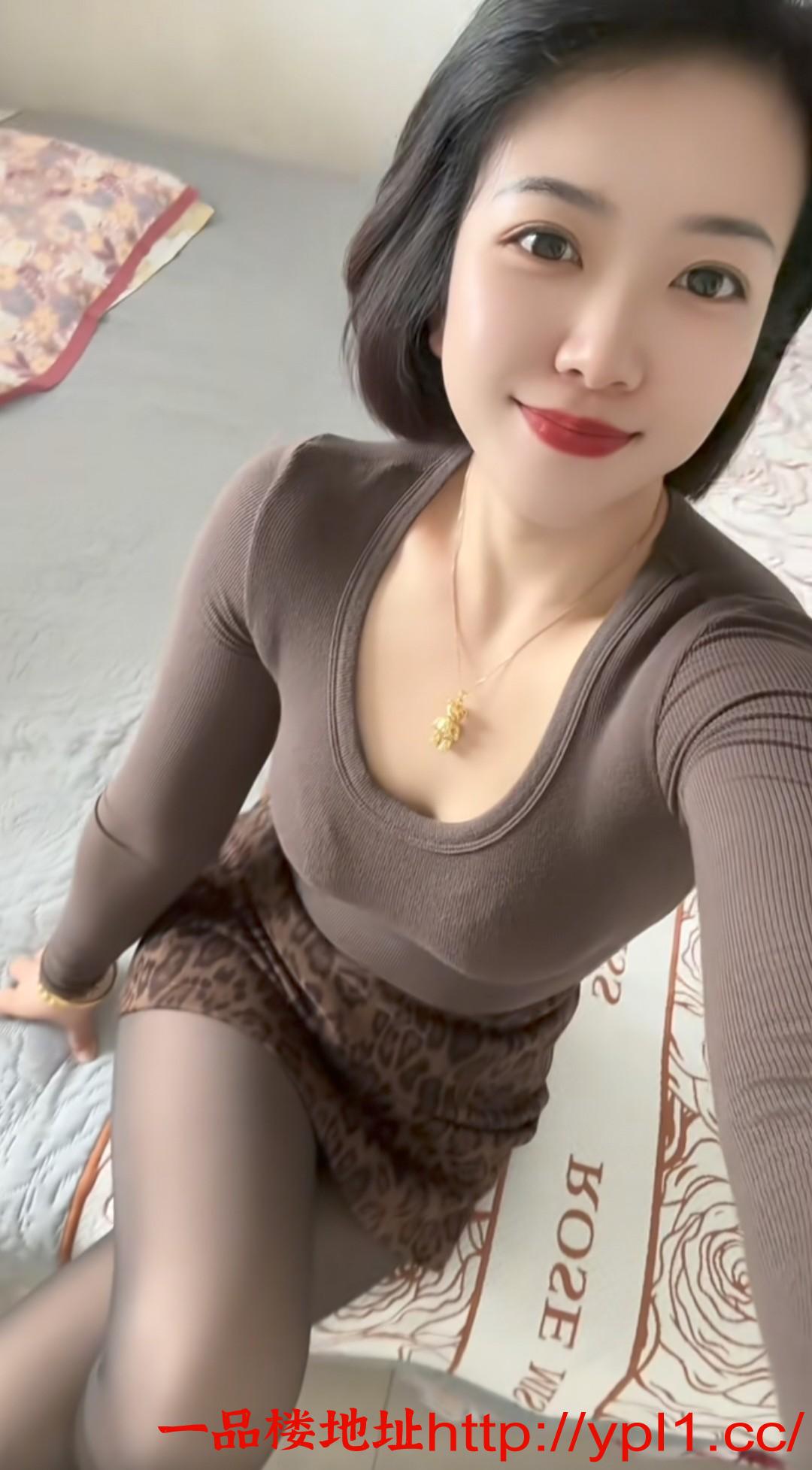 身材火辣骚浪少妇