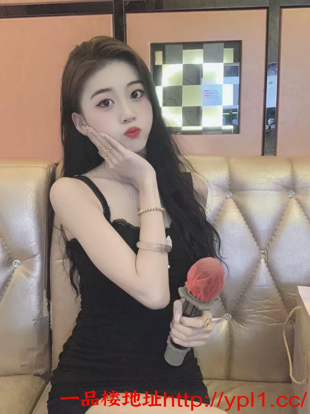 眼神妖娆渴望被宠幸的小骚货让人欲罢不能