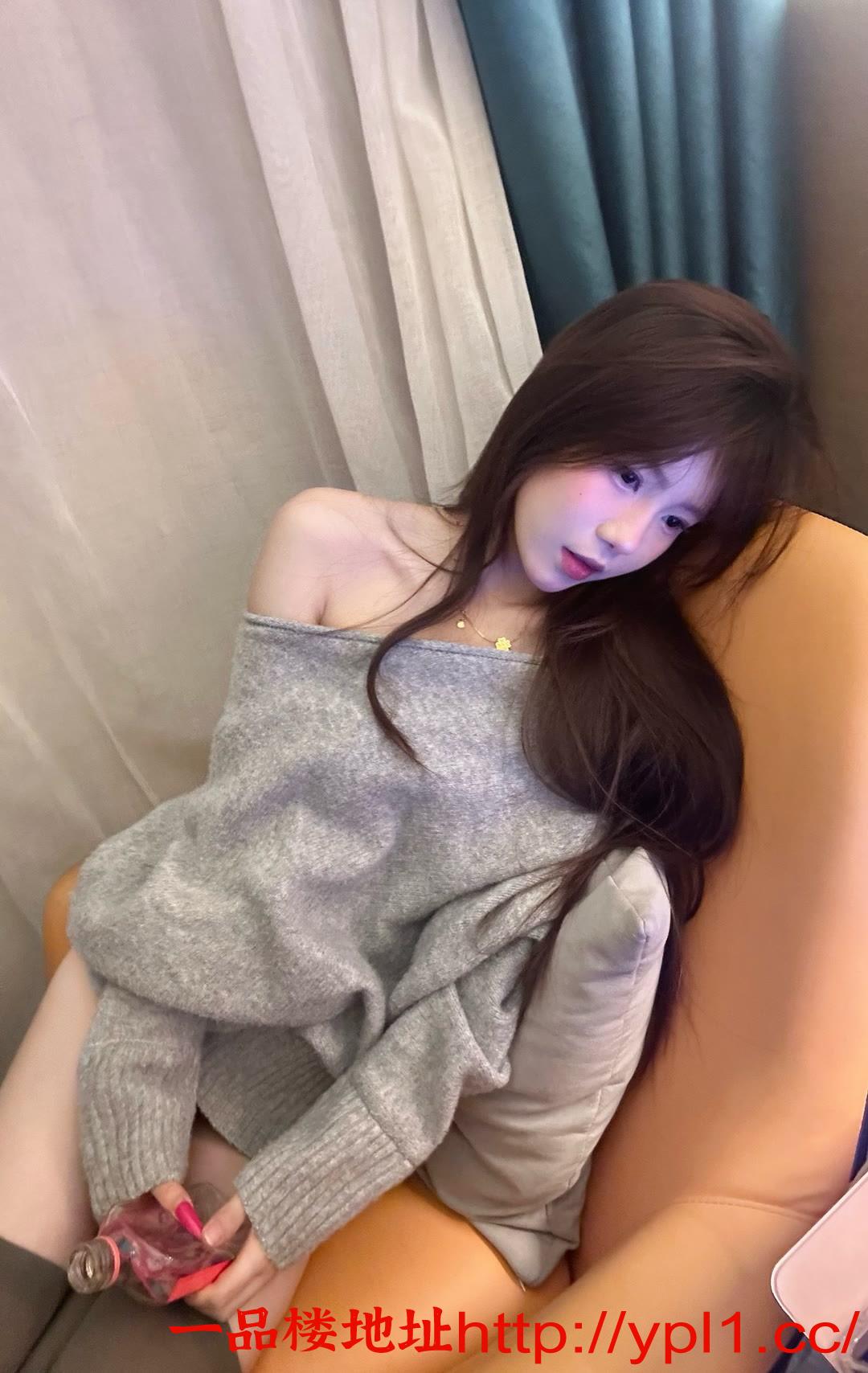 清纯妹子奶大屁股翘