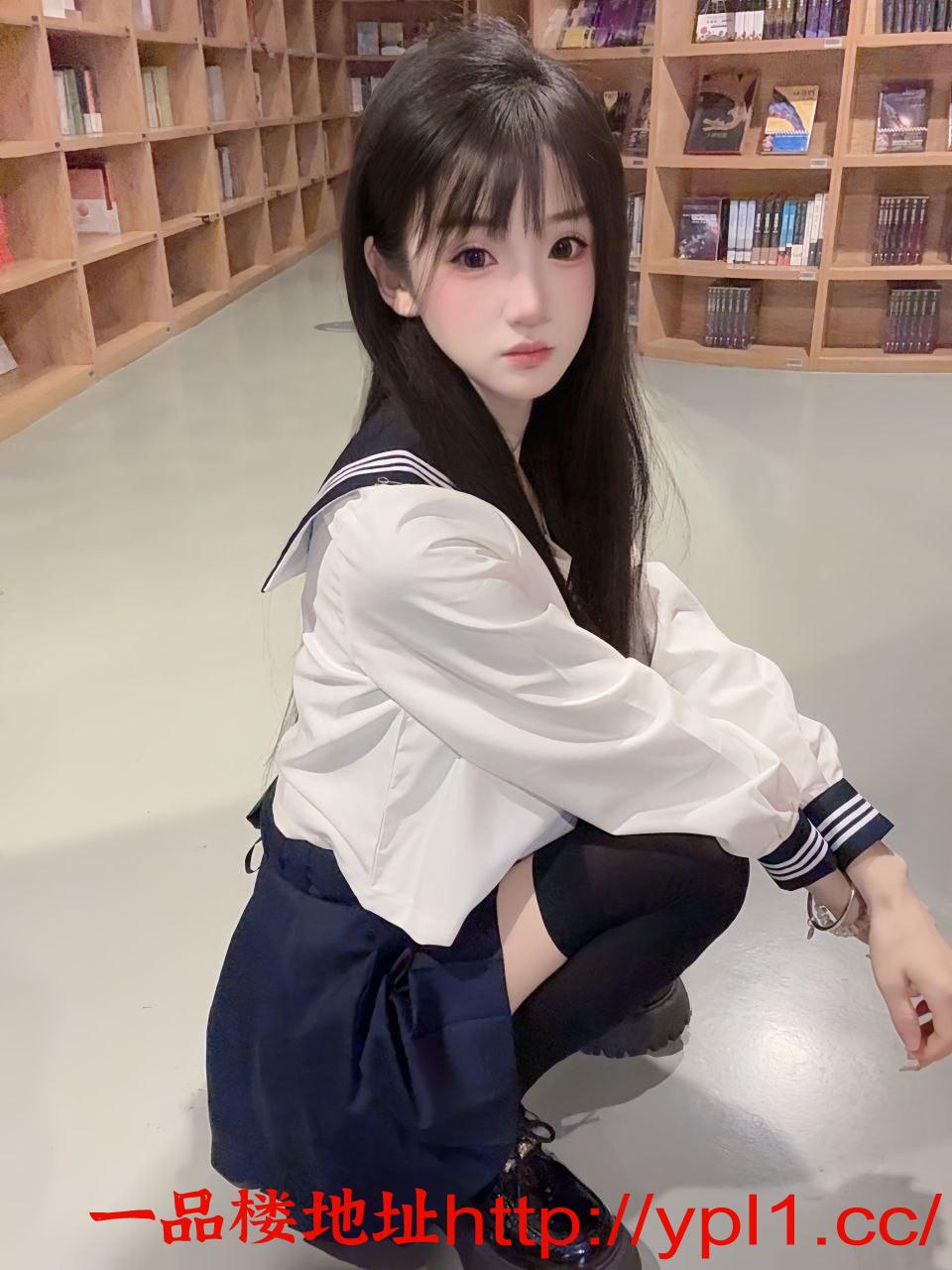 年轻粉乳小逼学生妹