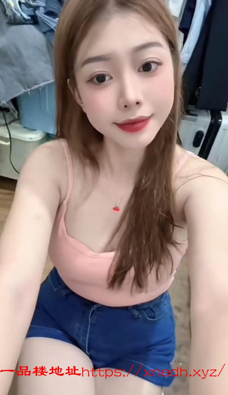 性感吊带小学妹