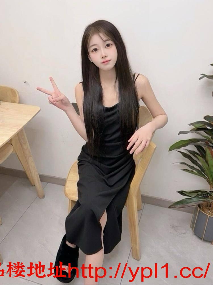 金东听话性感在校兼职小美女