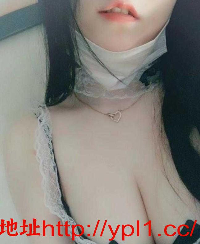 馒头逼少妇跪舔深喉