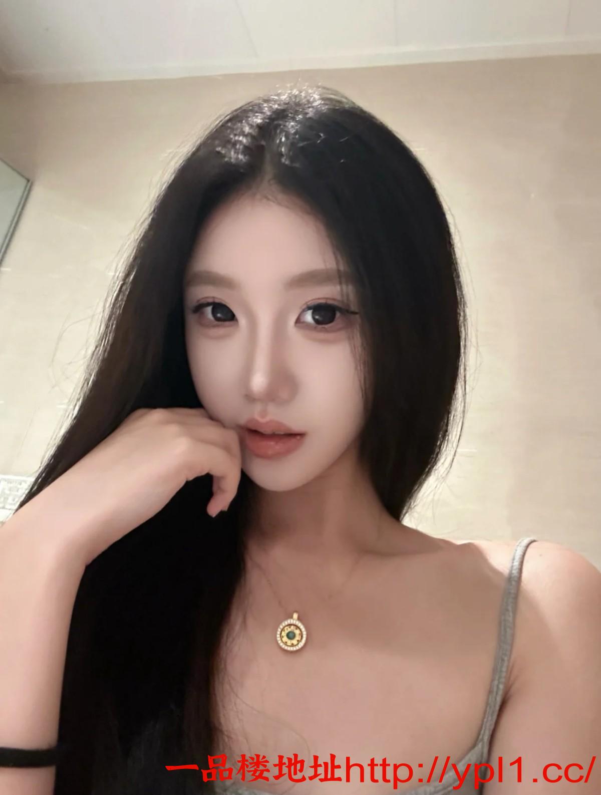 年轻骚妹后入草她特别激情逼逼粉嫩