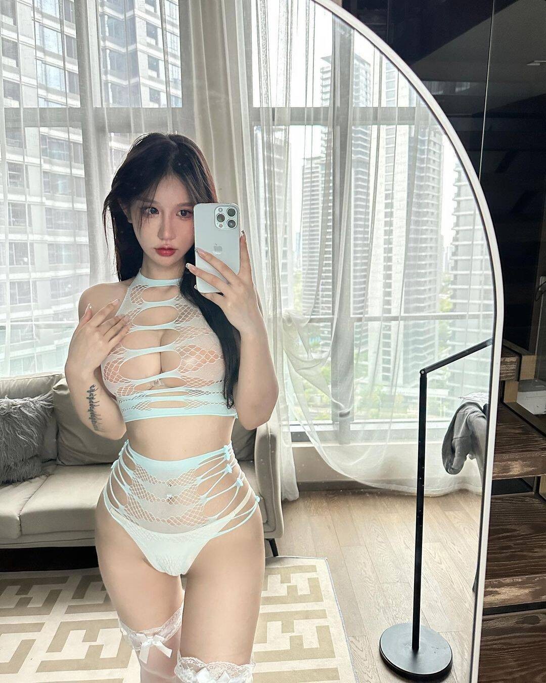 纯欲嫩妹大波白虎穴水滋滋