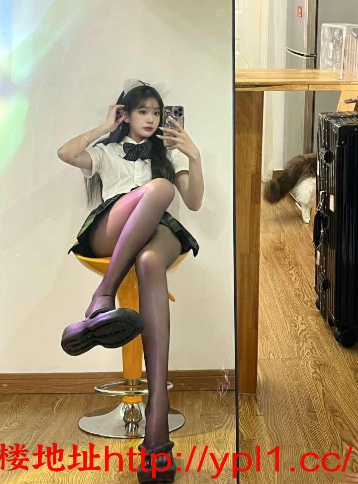 妹子肤白腿长 很骚 很主动很配合