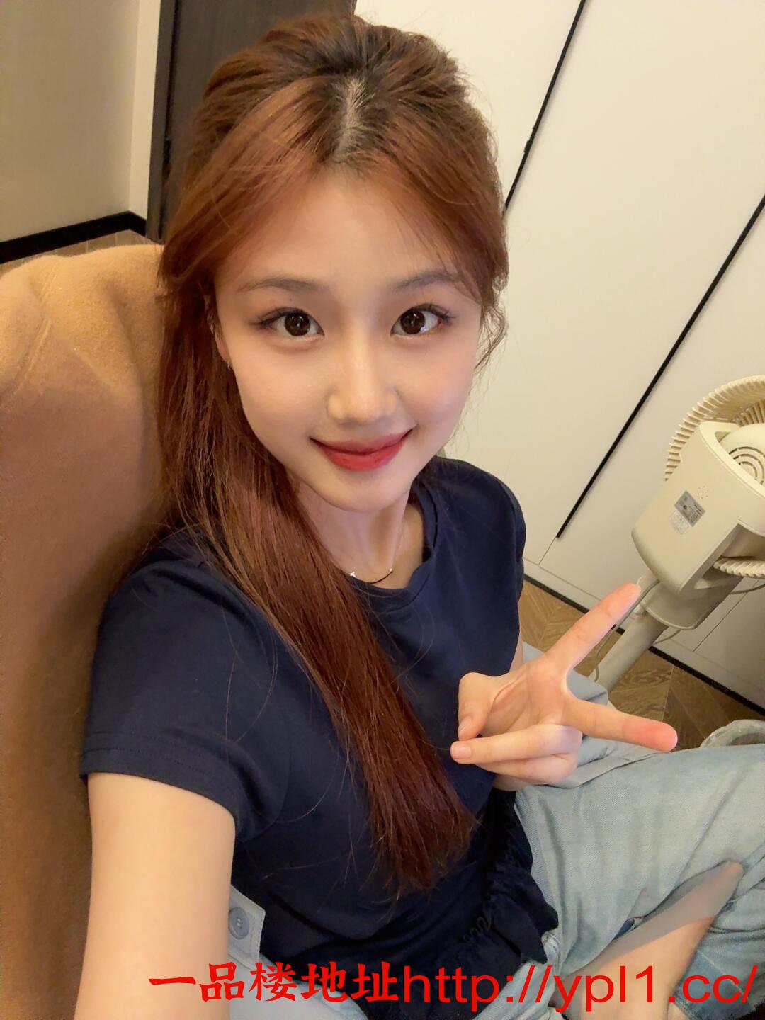 大胸超甜的妹子 皮肤又白又嫩（可外出）