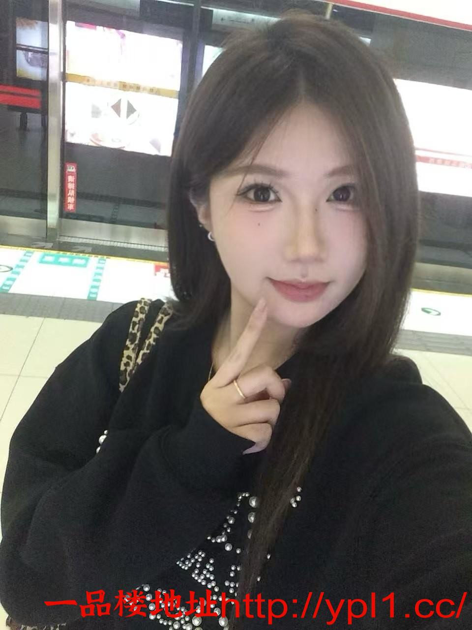 重庆极具诱惑的骚浪贱中活秀丽美女