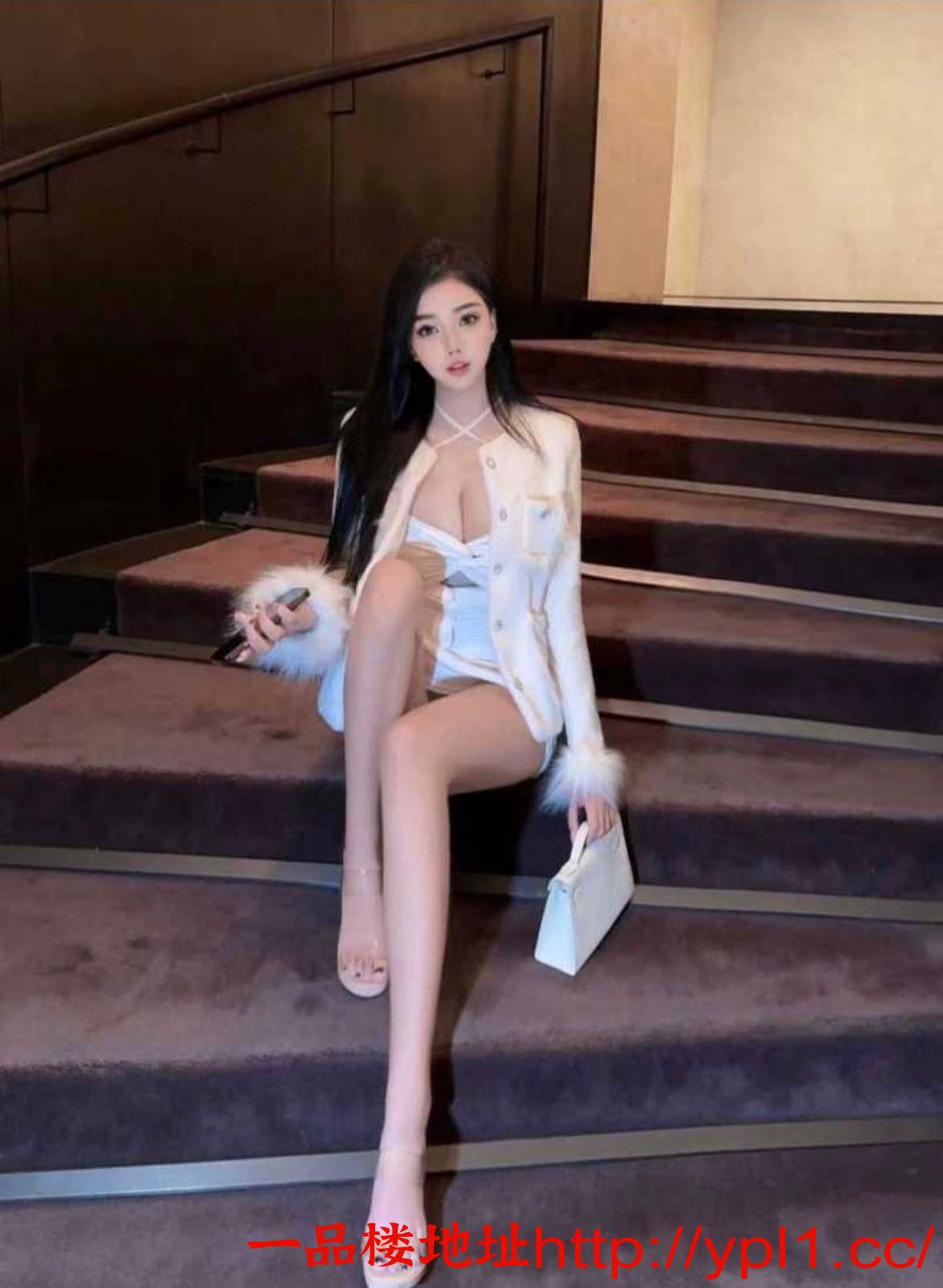 区大胸青春白嫩小妹口活无齿感