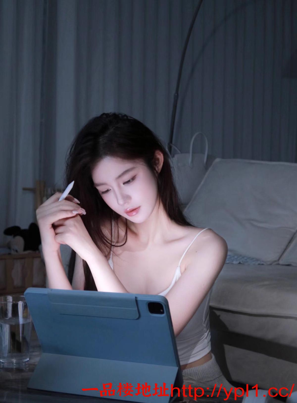 00后黑丝美少女兼职