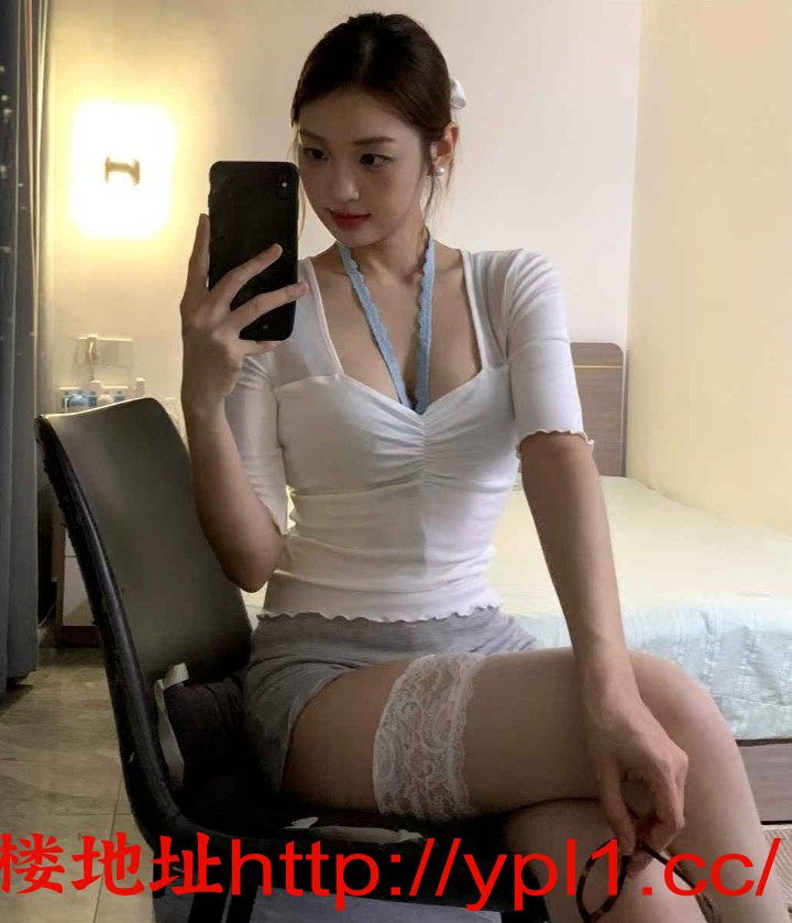 骚气十足的眼镜妹妹。已推荐