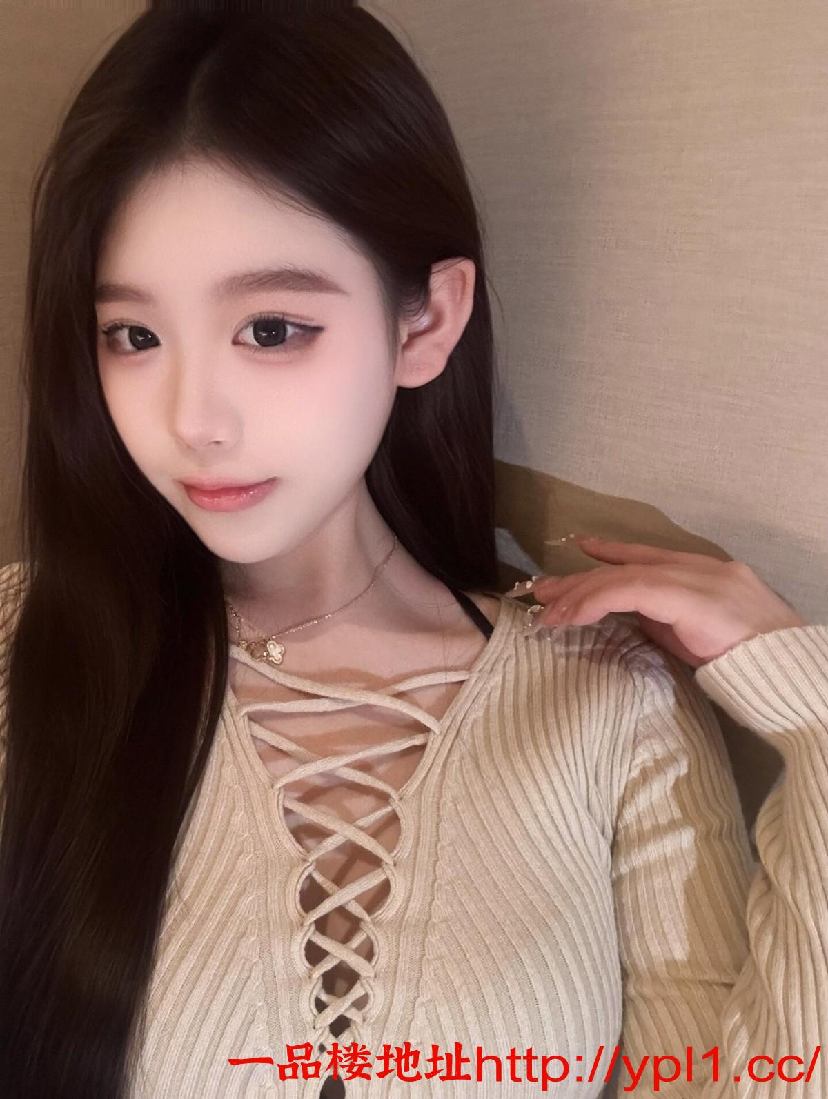 刚做不久漂亮兼职小嫩妹，能上门