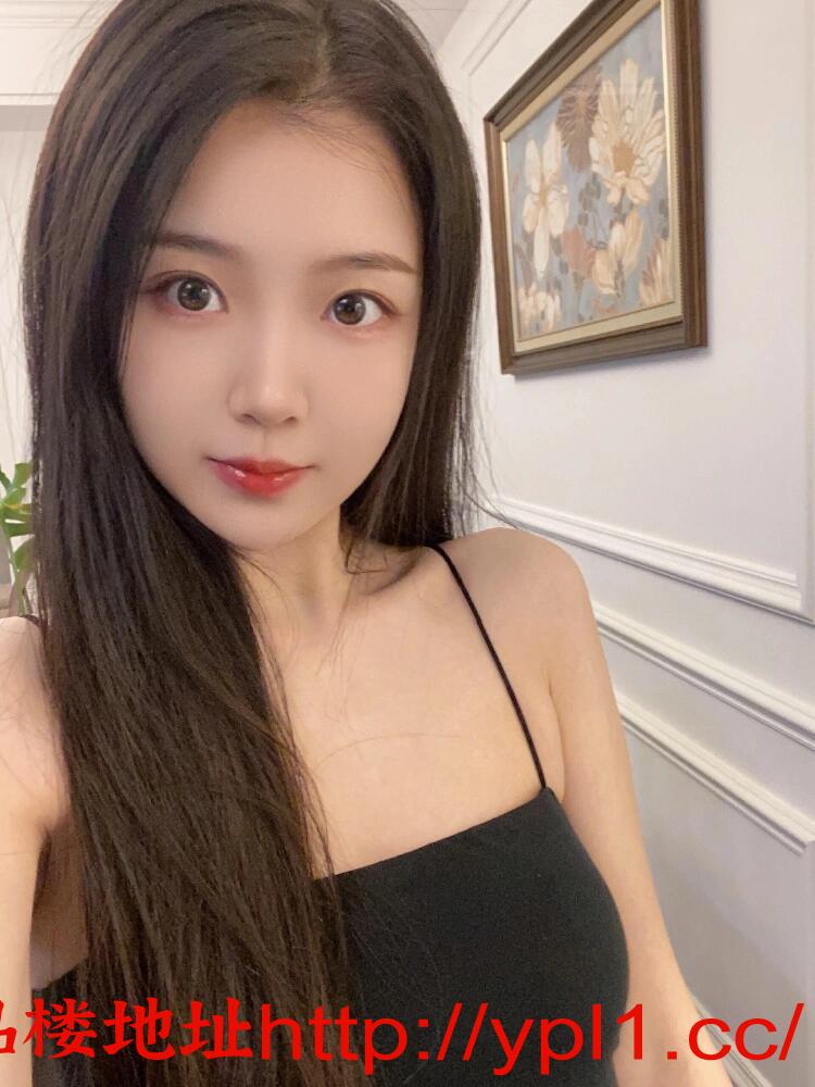 市常熟市02年小妹妹刚毕业下海小穴很粉