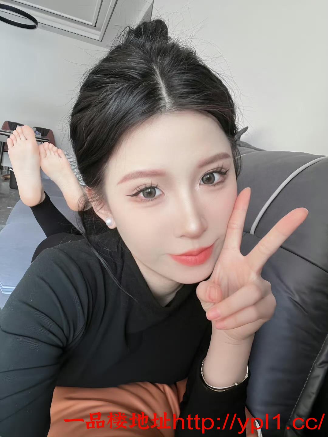 年轻风骚制服姐姐