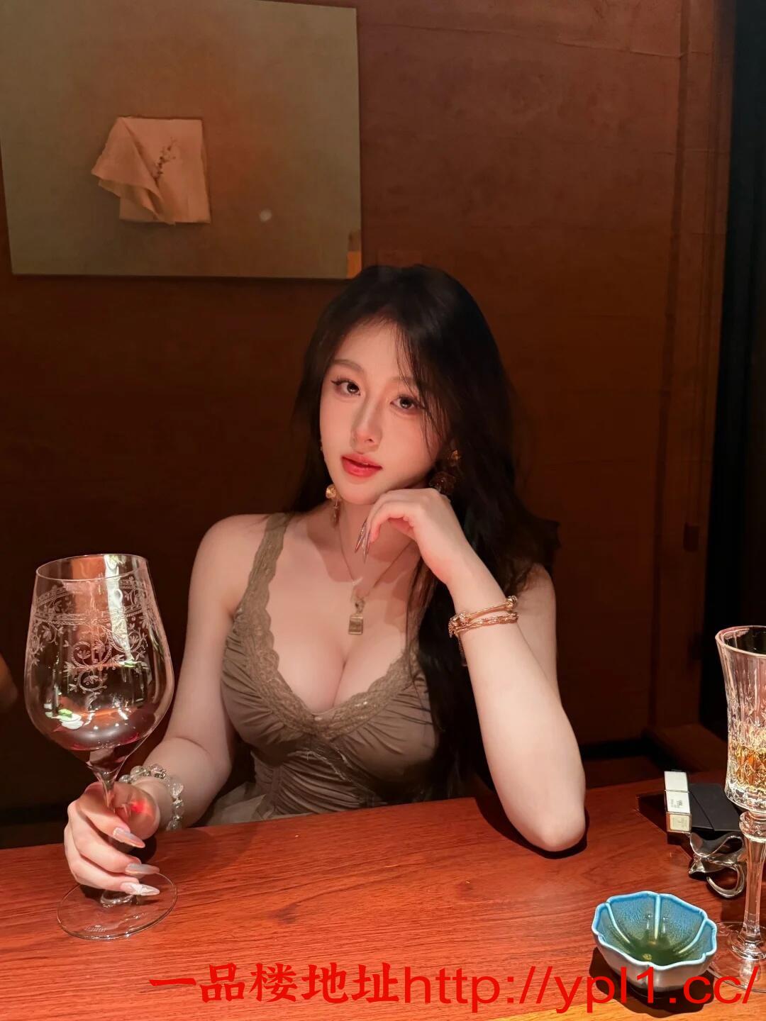 粉嫩大奶逼紧诱人叫声很酥简直受不了可上门家教