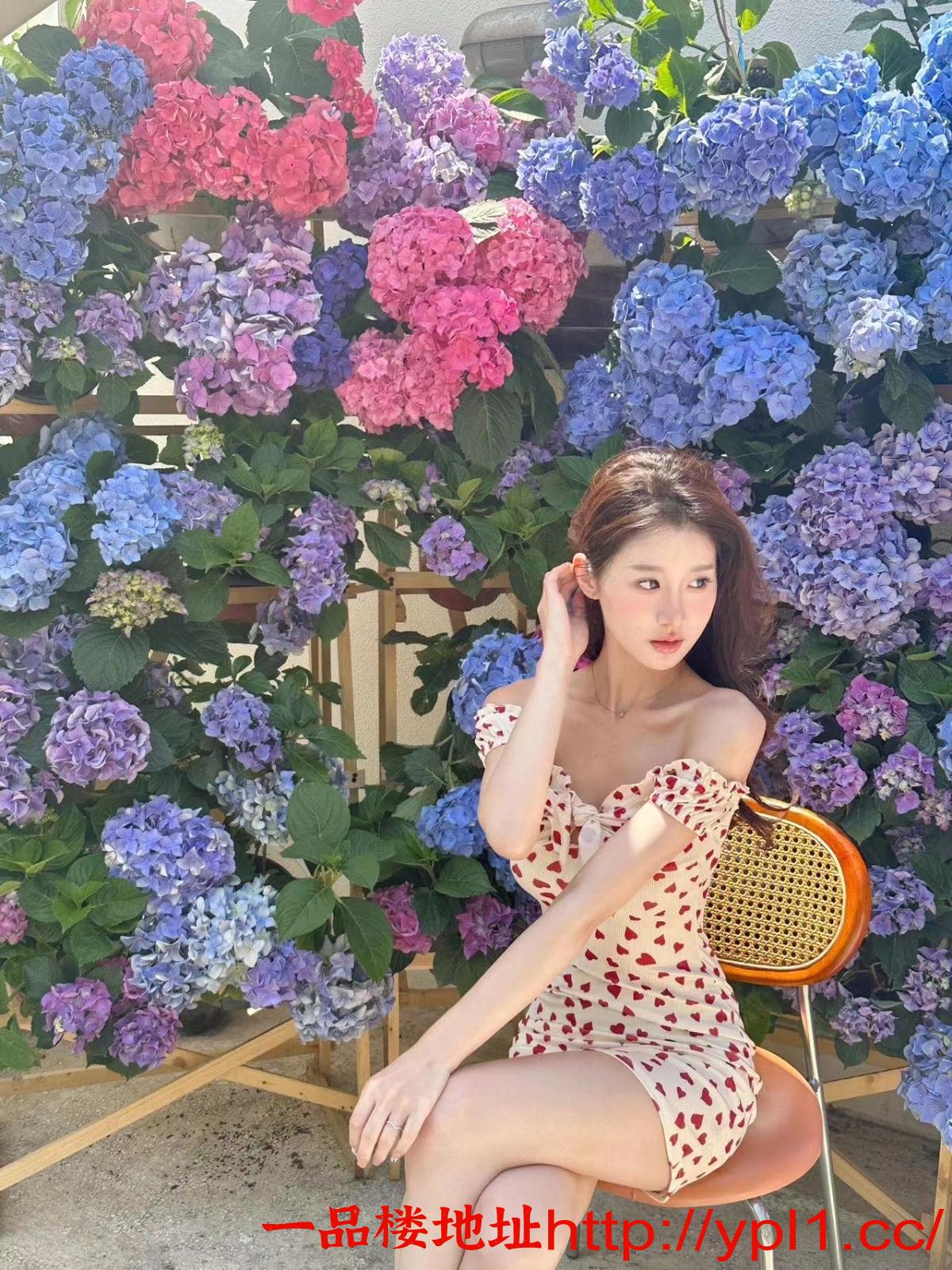 性感三点粉小穴嘴巴很紧