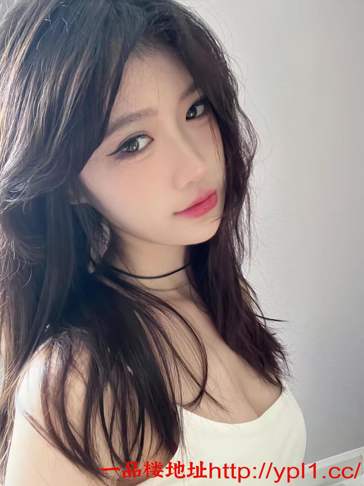 身材好颜值丰满性感小姐姐