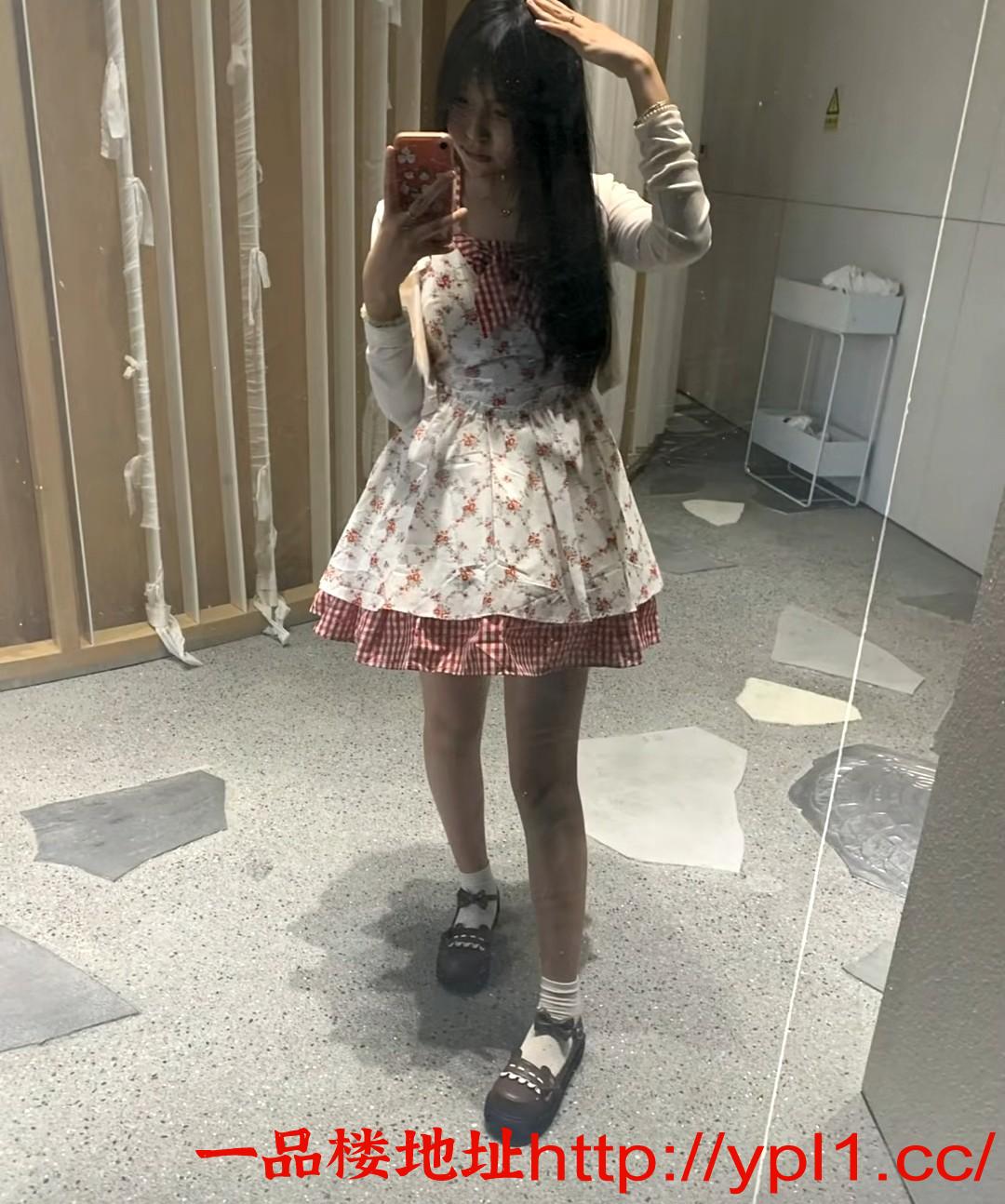 双马尾萝莉抱着我使劲操我