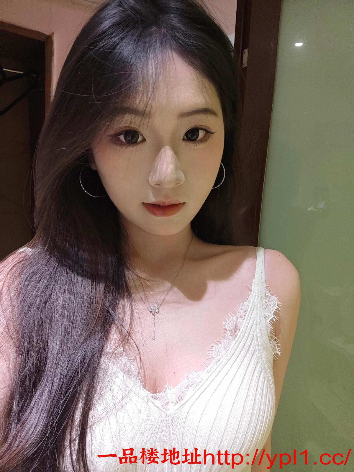 兼职学妹 小穴紧致多汁，可外出上门