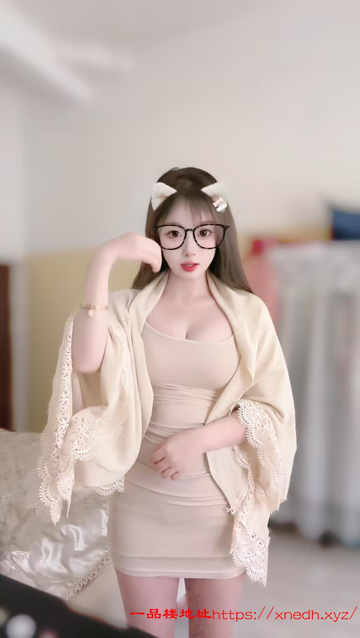 大胸御姐，身材超棒