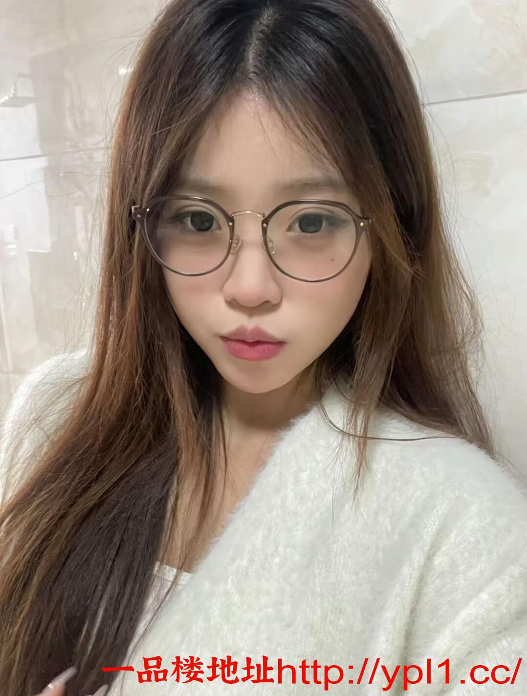 身材皮肤细腻光滑水嫩多汁