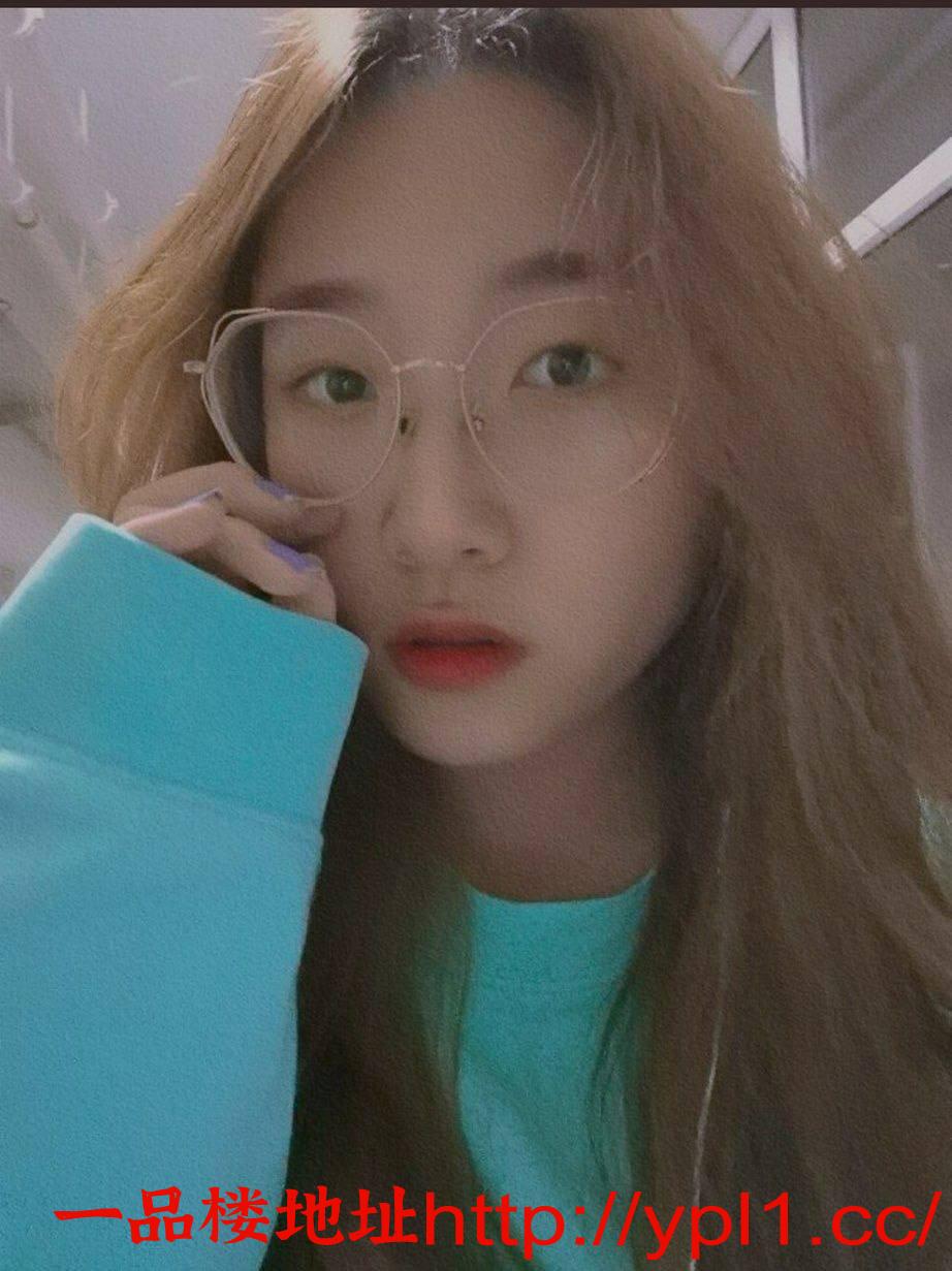 粉红逼小清纯眼睛妹