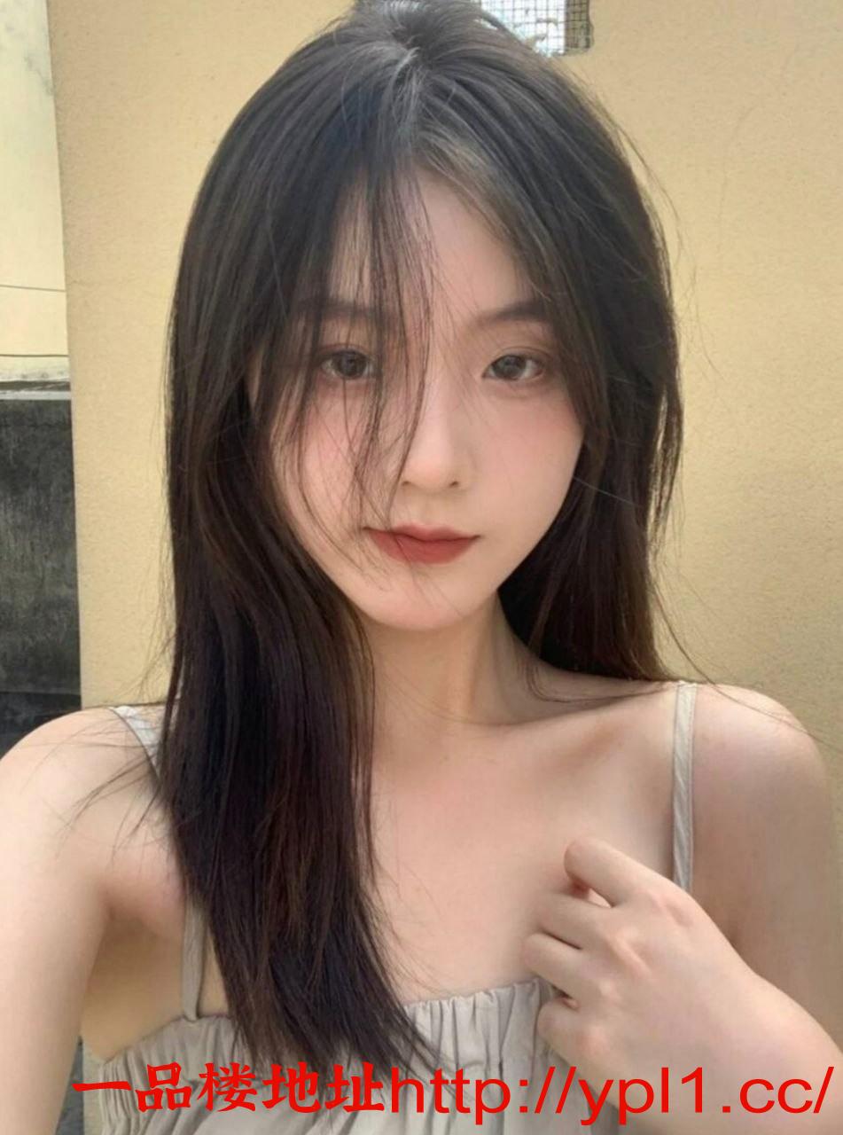 粉嫩多汁的嫩穴美女把我榨干