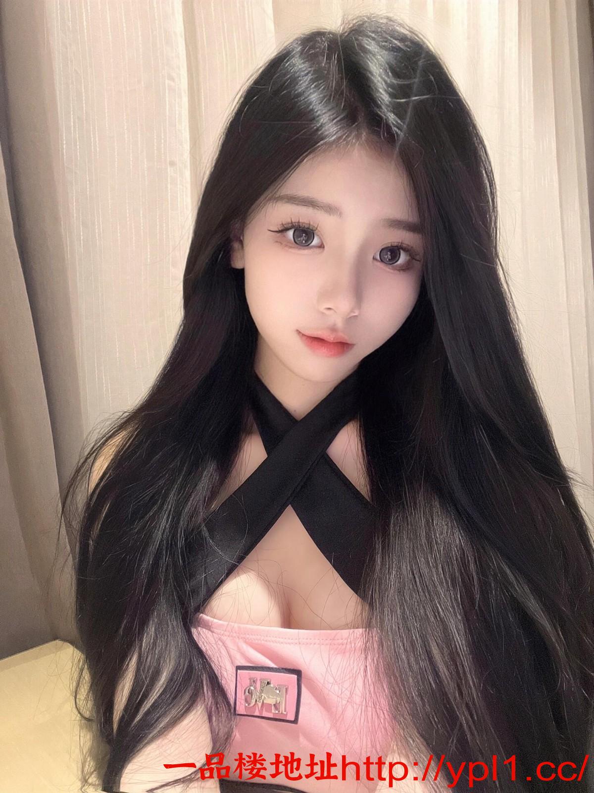 01年嫩骚货粉bb，水多很会玩