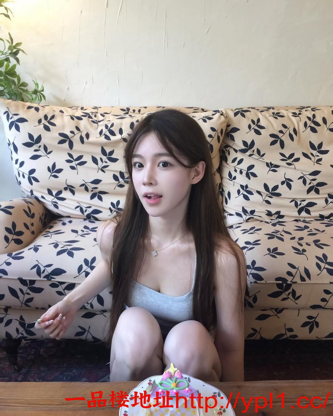 颜值身材都在线的零零后小妹