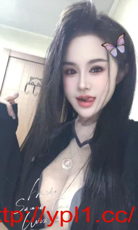 -粉嫩小肥穴小屁股翘黑丝