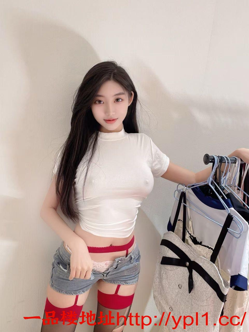 白嫩兼职粉穴淫水超多的闷骚妹