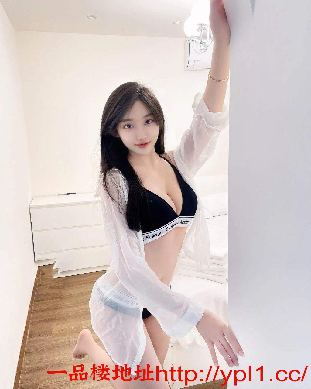 蜀山区三点粉嫩妹子皮肤水晶前凸后翘