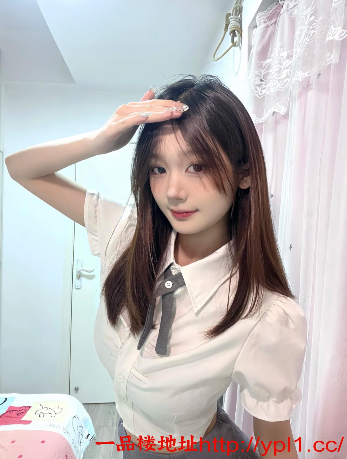 20岁身材娇小皮肤白白嫩嫩特别光滑人比照片漂亮