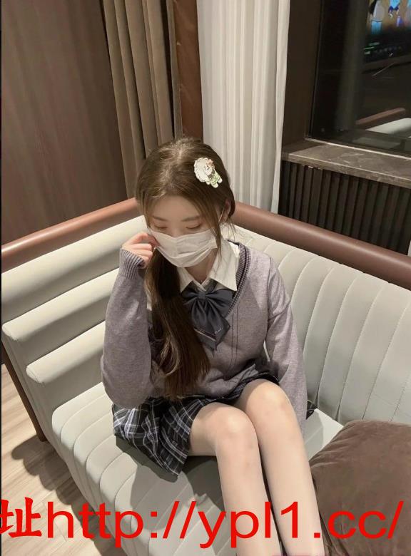 妹妹粉嫩逼多汁皮肤很白很嫩