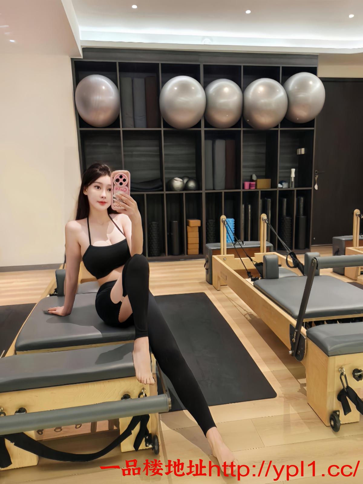 北京练瑜伽的性感完美身材很会舔