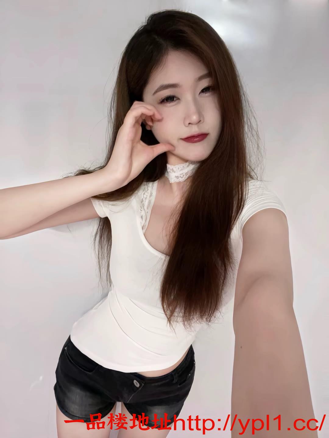 分享高颜值自由兼职少女 性格开放