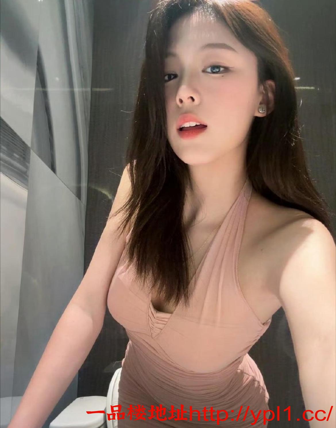 体验瑜伽老师会一字马