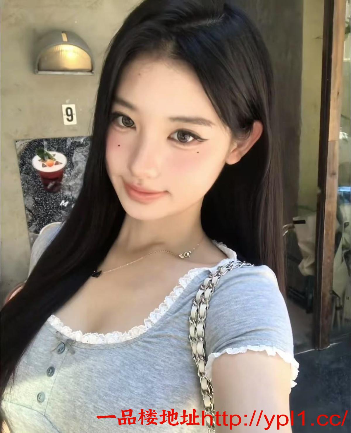 身材哇塞大胸制服诱惑美女 (已体验)