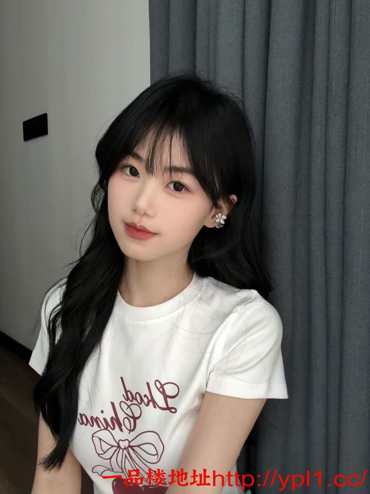 妹妹粉嫩骚逼可纯可欲(可外出)