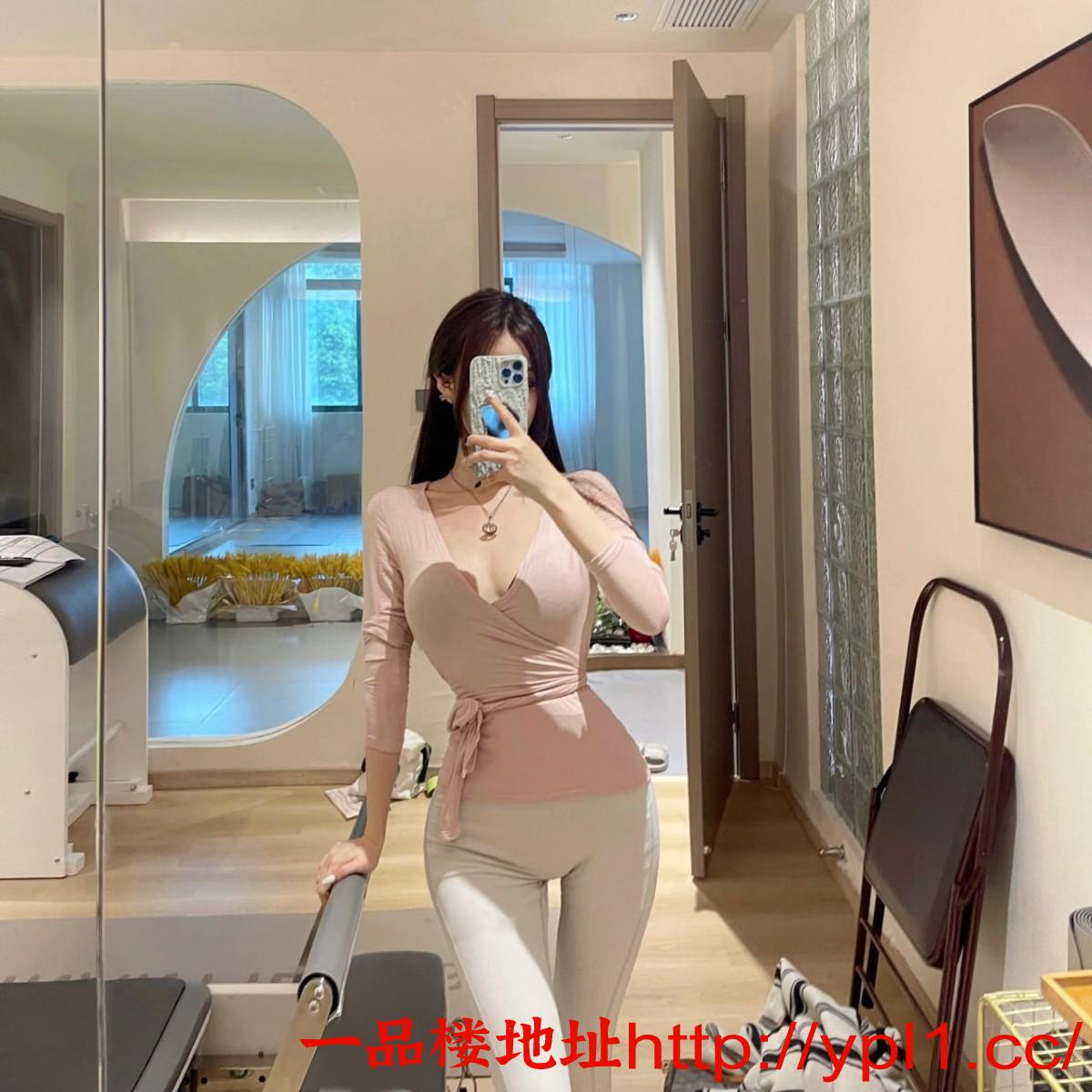 性感车模下海兼职