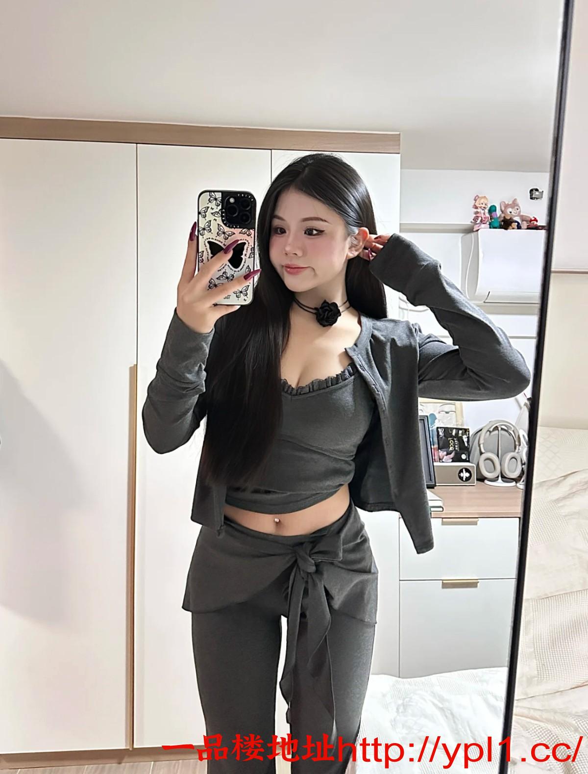 新品骚逼，粉穴一线鲍，保证腿软的极致体验