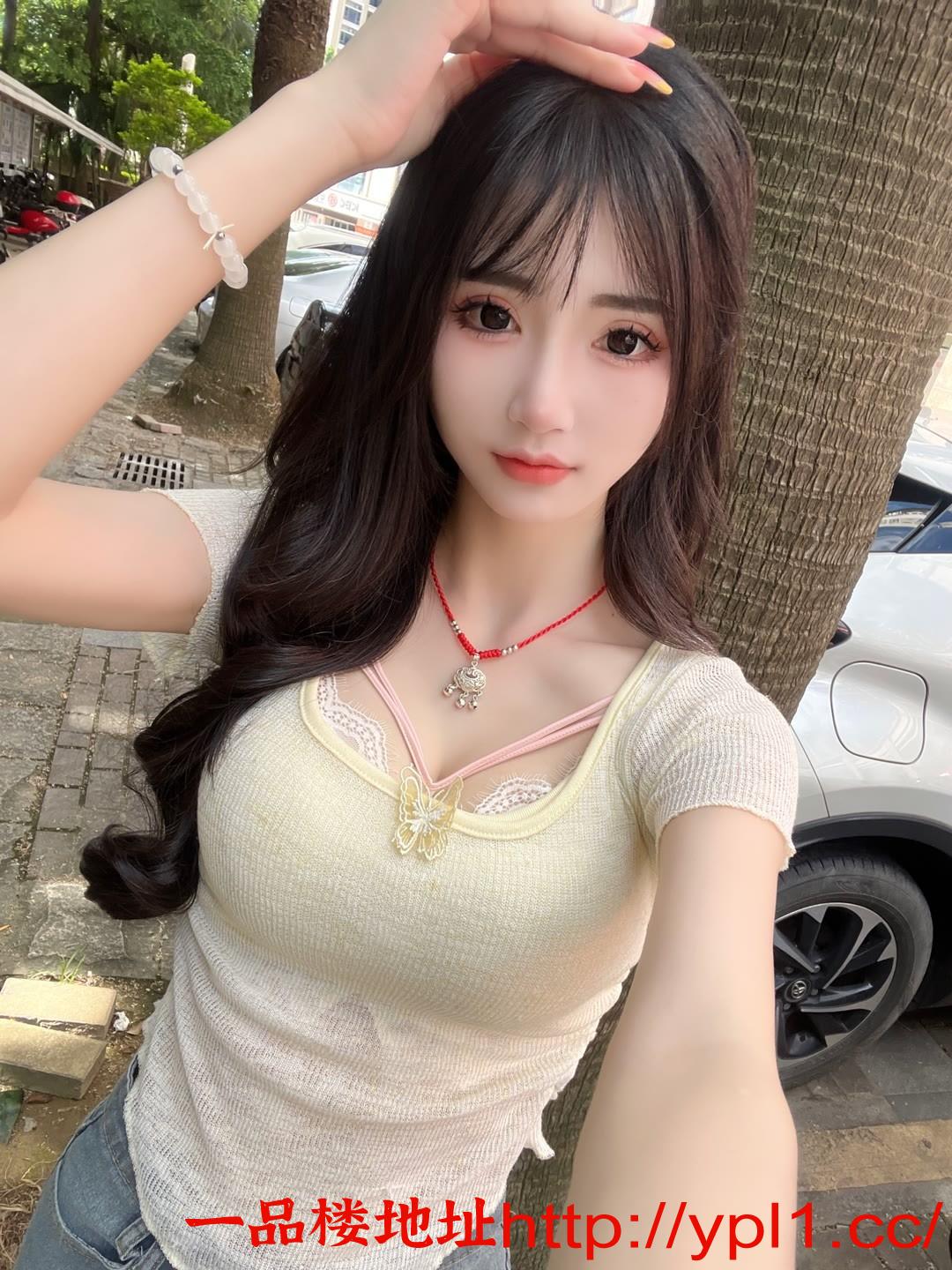 甜美黑丝嫩妹巨乳制服诱惑也上门