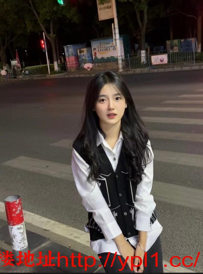 粉嫩鲍鱼水多妹子短期下海