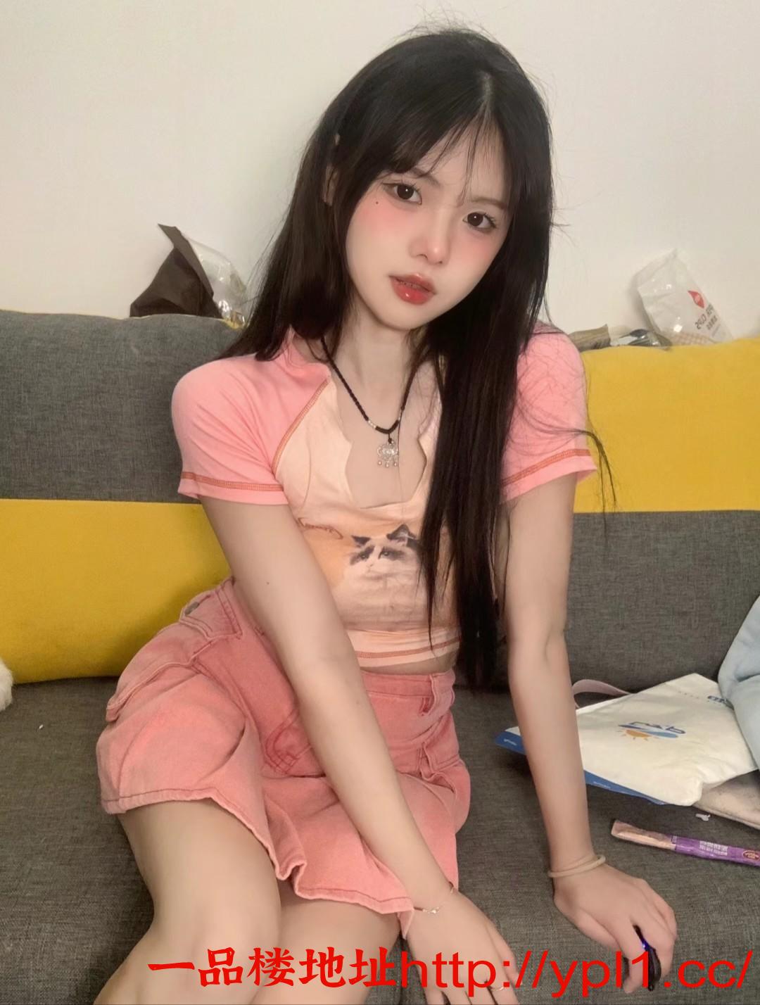 清纯甜妹乖巧缺爱要人疼