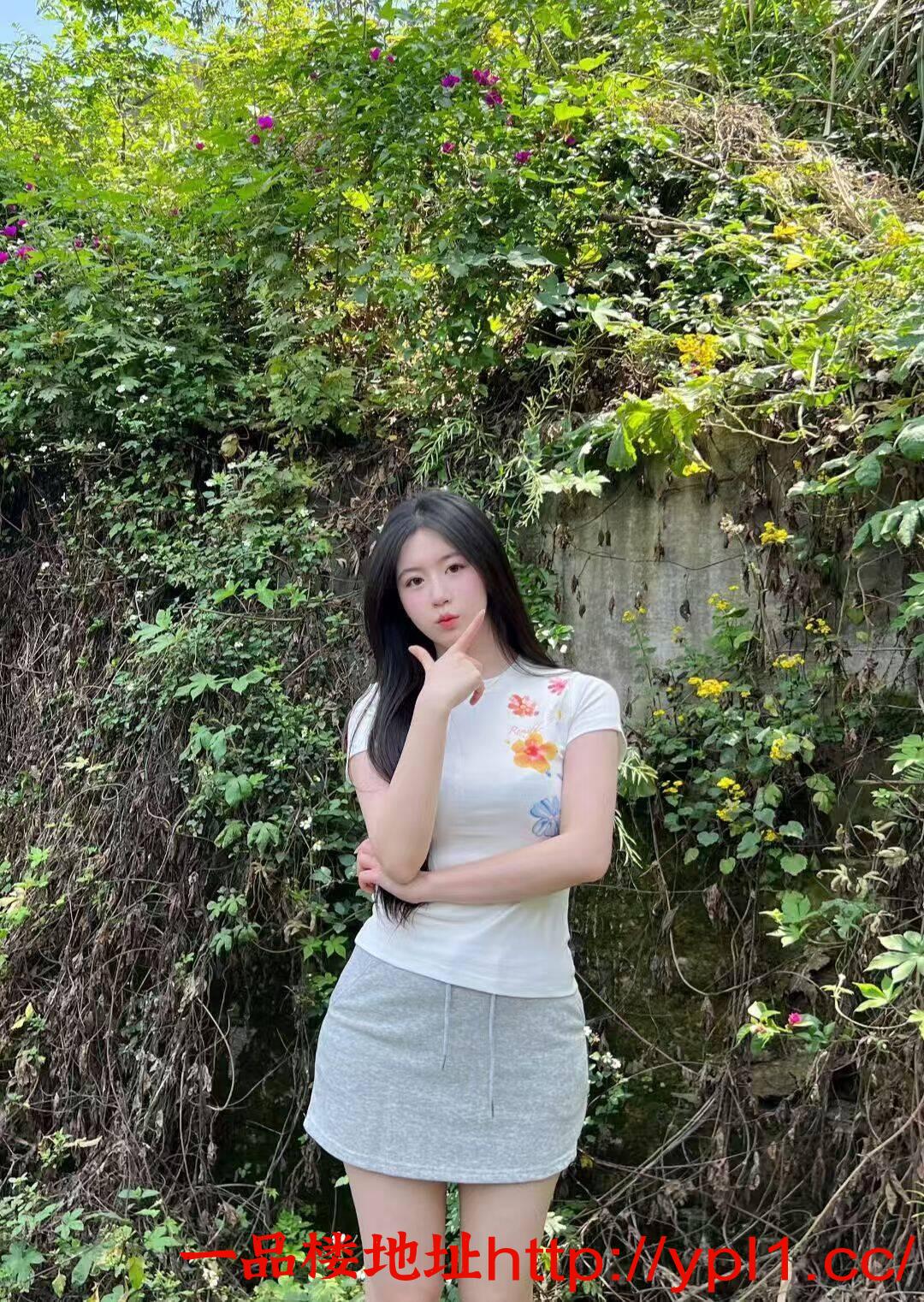 区兼职情瘾少女粉嫩鲍鱼