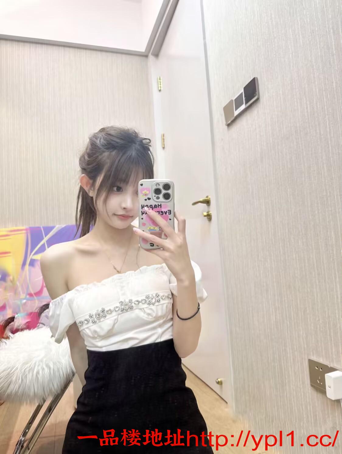 服务系美女值得不催钟，粉嫩可爱会夹会挑逗