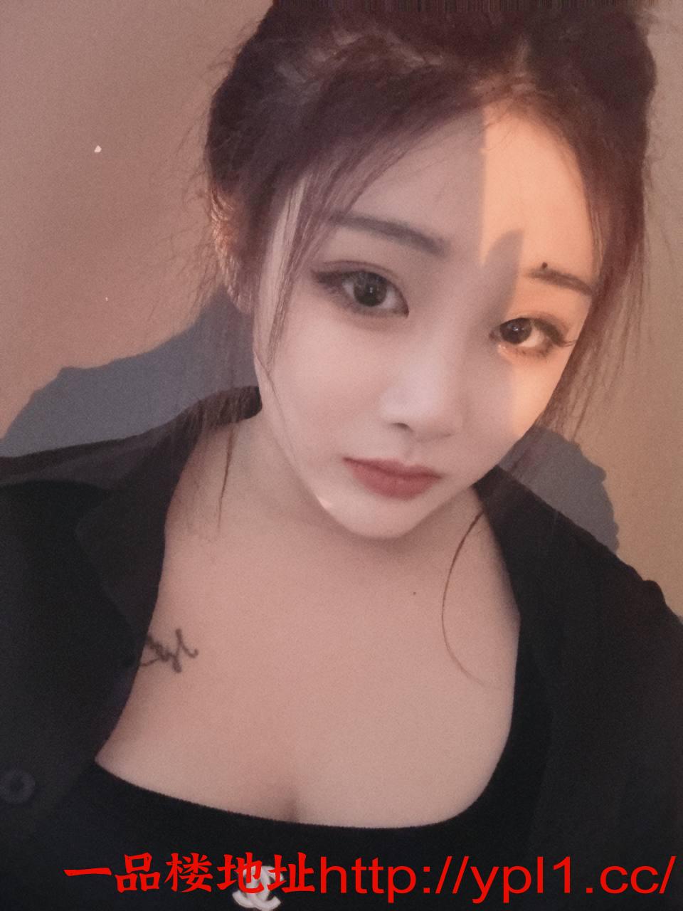 听话性感在校兼职小美女