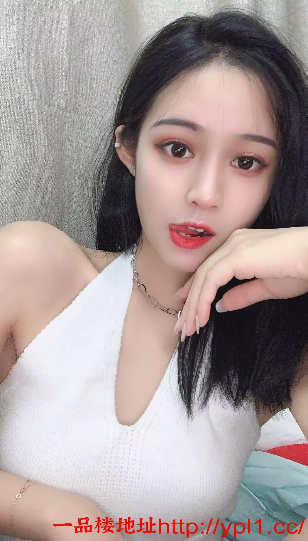 双流在校小骚鸡白虎鲍鱼水多能夹会吸